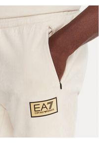 EA7 Emporio Armani Spodnie dresowe 7M000676 AF16718 U1086 Beżowy Regular Fit. Kolor: beżowy. Materiał: syntetyk