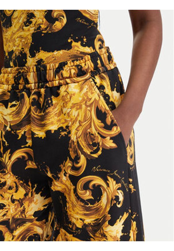 Versace Jeans Couture Spodnie dresowe 80HAA320 FS196 Czarny Regular Fit. Kolor: czarny. Materiał: bawełna