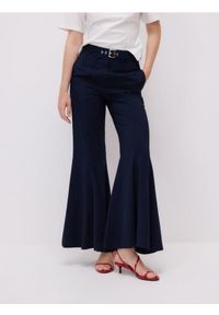 Reserved - Spodnie flare z wiskozą - granatowy. Kolor: niebieski. Materiał: wiskoza #1