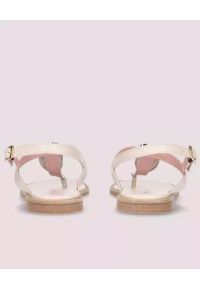 PRETTY BALLERINAS - Kremowe sandały Judy. Kolor: biały. Wzór: aplikacja #2