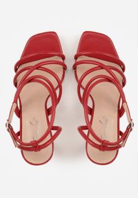 Born2be - Czerwone Sandały na Geometrycznej Szpilce z Kwadratowym Noskiem Myssesis. Okazja: na co dzień. Zapięcie: sprzączka. Kolor: czerwony. Wzór: geometria. Sezon: lato. Styl: wizytowy, casual, elegancki #3
