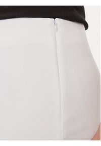 Guess Spódnica mini Mylah V4GD03 KBFB2 Biały Regular Fit. Kolor: biały. Materiał: syntetyk #3
