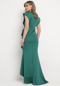 Born2be - Zielona Asymetryczna Sukienka z Dekoltem V i Ozdobną Falbaną Efiola. Kolor: zielony. Materiał: tkanina. Sezon: lato. Typ sukienki: asymetryczne #5