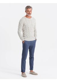 Ombre Clothing - Sweter męski z warkoczowym splotem - kremowy V1 E195 - XXL. Okazja: na co dzień. Kolor: biały. Materiał: bawełna, jeans, akryl. Wzór: ze splotem. Styl: klasyczny, elegancki, casual #4