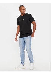 Calvin Klein Jeans T-Shirt Mirrored J30J324646 Czarny Regular Fit. Kolor: czarny. Materiał: bawełna