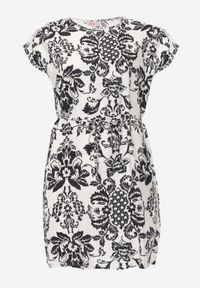 Born2be - Biało-Czarna Pudełkowa Sukienka z Wiskozy w Stylu Casual z Wiązanym Paskiem Tepena. Okazja: na co dzień. Kolekcja: plus size. Kolor: biały. Materiał: wiskoza. Sezon: lato. Typ sukienki: proste. Styl: casual #8