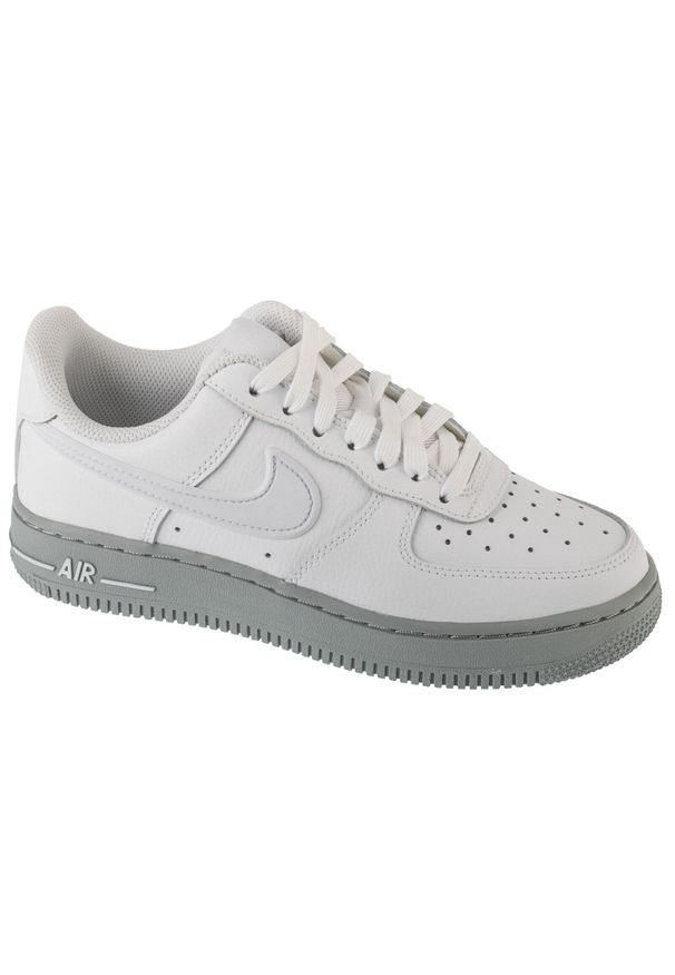 Nike - Buty sportowe Sneakersy męskie, Air Force 1 '07. Kolor: biały. Model: Nike Air Force. Sport: turystyka piesza