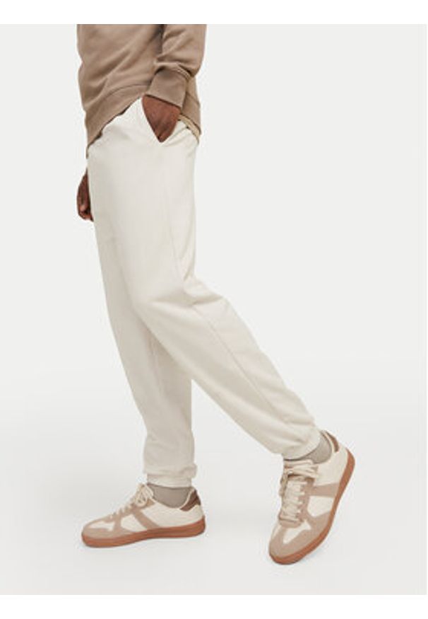 Jack & Jones - Jack&Jones Spodnie dresowe Morgan 12257964 Beżowy Regular Fit. Kolor: beżowy. Materiał: syntetyk