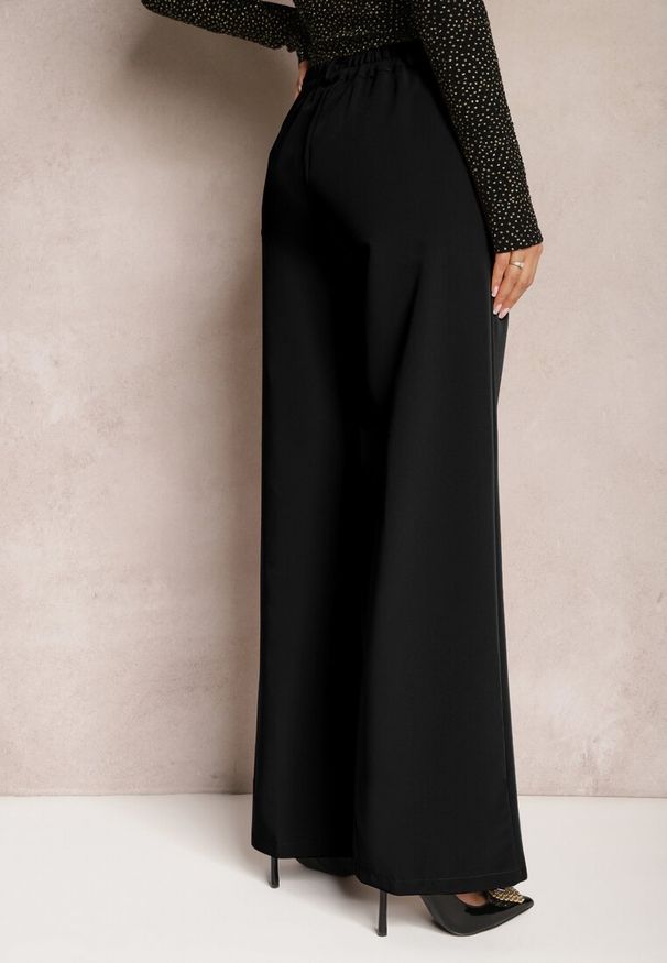 Renee - Czarne Szerokie Spodnie High Waist z Gumką w Pasie Eternel. Okazja: na spotkanie biznesowe. Stan: podwyższony. Kolor: czarny. Materiał: jedwab. Styl: biznesowy, elegancki