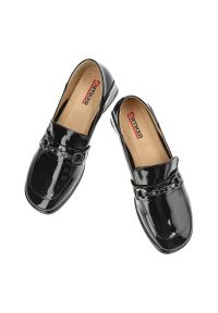 Czarne Półbuty Artiker Eleganckie Obuwie Damskie. Okazja: na co dzień. Kolor: czarny. Materiał: skóra, lakier. Obcas: na obcasie. Styl: elegancki. Wysokość obcasa: niski