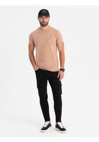 Ombre Clothing - Bawełniany męski t-shirt z nadrukiem na kieszonce – jasnobrązowy V7 OM-TSPT-0154 - XXL. Okazja: na co dzień. Kolor: brązowy. Materiał: bawełna. Wzór: nadruk. Styl: casual #9