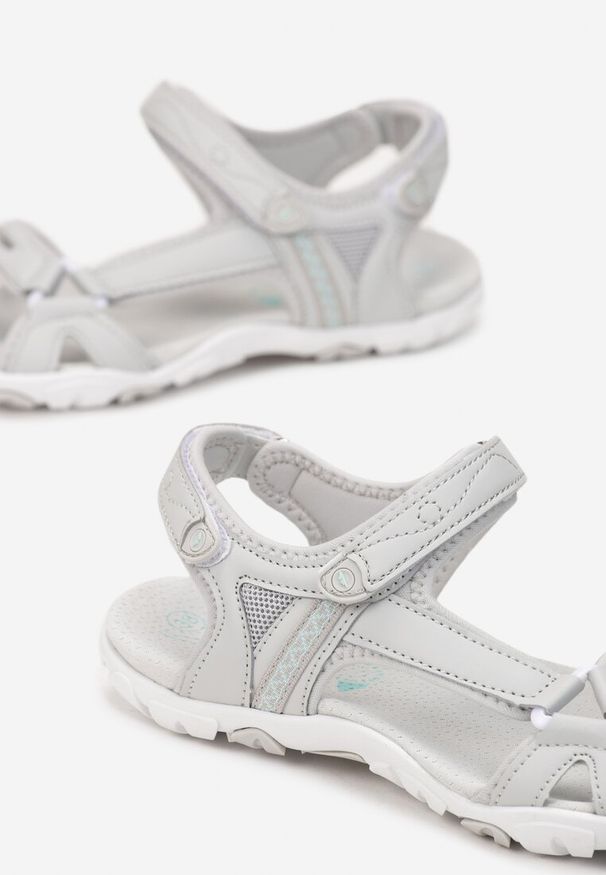 Renee - Szare Sandały Sportowe ze Skórzaną Wkładką Teresena. Okazja: na spacer. Kolor: szary. Materiał: skóra. Obcas: na obcasie. Styl: sportowy. Wysokość obcasa: niski