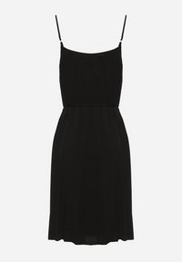 Born2be - Czarna Sukienka z Regulowanymi Ramiączkami z Materiałowym Paskiem Liata. Okazja: na spacer, na imprezę. Typ kołnierza: dekolt w kształcie V. Kolor: czarny. Materiał: materiał. Długość rękawa: na ramiączkach. Sezon: lato #2