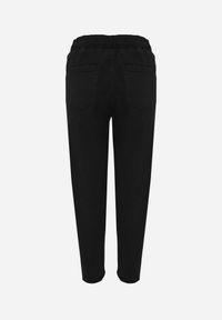 Born2be - Czarne Bawełniane Jeansy o Kroju Mom Fit ze Ściągaczem w Pasie Elrinvia. Okazja: do pracy, na co dzień. Kolor: czarny. Długość: długie. Styl: casual #7