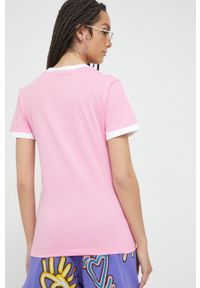 adidas Originals t-shirt bawełniany kolor różowy. Kolor: różowy. Materiał: bawełna. Długość rękawa: krótki rękaw. Długość: krótkie. Wzór: aplikacja