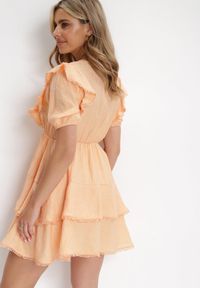 Born2be - Pomarańczowa Rozkloszowana Sukienka Mini z Gumką w Talii i Koronkowymi Wstawkami Kiva. Typ kołnierza: kołnierz z falbankami. Kolor: pomarańczowy. Materiał: koronka. Długość rękawa: krótki rękaw. Sezon: wiosna, lato. Długość: mini #5