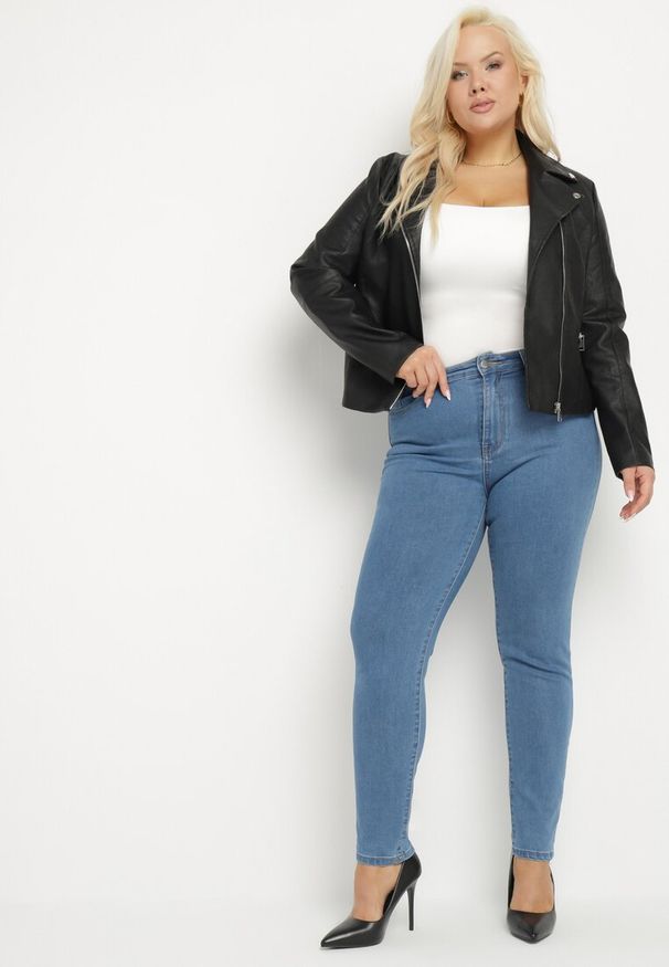 Born2be - Niebieskie Klasyczne Jeansy o Kroju Slim Regular Nalasin. Okazja: na co dzień. Kolor: niebieski. Styl: klasyczny