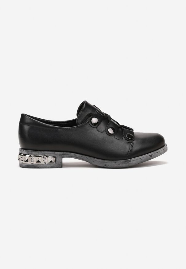 Born2be - Czarne Półbuty z Nitami i Metalicznym Zdobieniem Jurne. Kolor: czarny. Wzór: aplikacja. Styl: elegancki