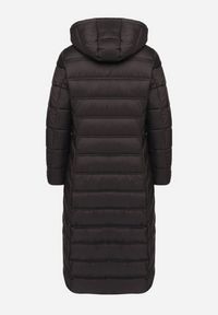 Born2be - Czarna Kurtka Pikowana o Długim Fasonie z Odpinanym Kapturem Reanora. Okazja: na co dzień, do pracy, na spacer. Kolor: czarny. Materiał: dzianina, jeans. Długość rękawa: długi rękaw. Długość: długie. Styl: casual #4