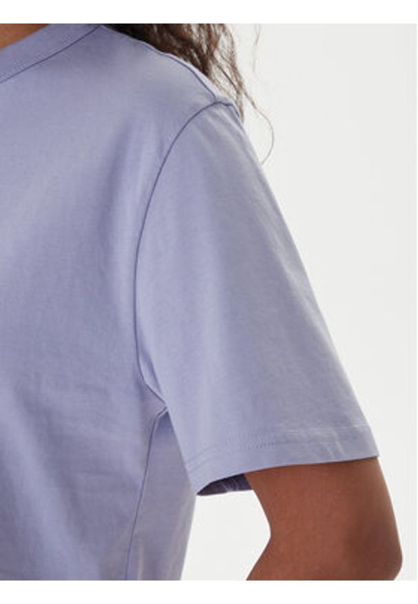 Tommy Jeans T-Shirt Badge DW0DW22202 Niebieski Boxy Fit. Kolor: niebieski. Materiał: bawełna