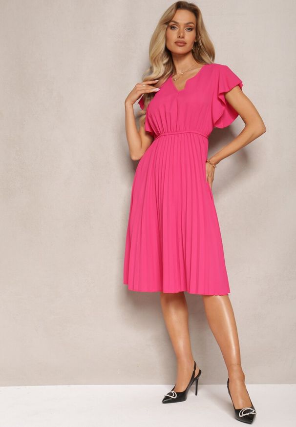 Renee - Ciemnoróżowa Rozkloszowana Sukienka Midi z Plisami na Dole Nairata. Kolor: różowy. Długość: midi