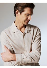 Reserved - Koszula regular z lnem - beżowy. Kolor: beżowy. Materiał: len