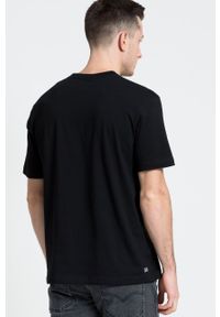 Lacoste T-shirt TH7618 kolor czarny gładki TH7618-001. Okazja: na co dzień. Kolor: czarny. Materiał: dzianina. Wzór: gładki. Styl: casual #2