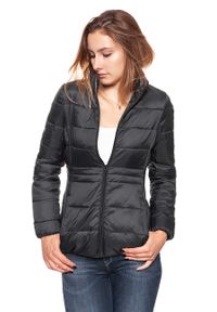 Wrangler - DAMSKA KURTKA ZIMOWA WRANGLER SHORT PUFFER BLACK W4104V501. Sezon: zima. Styl: klasyczny