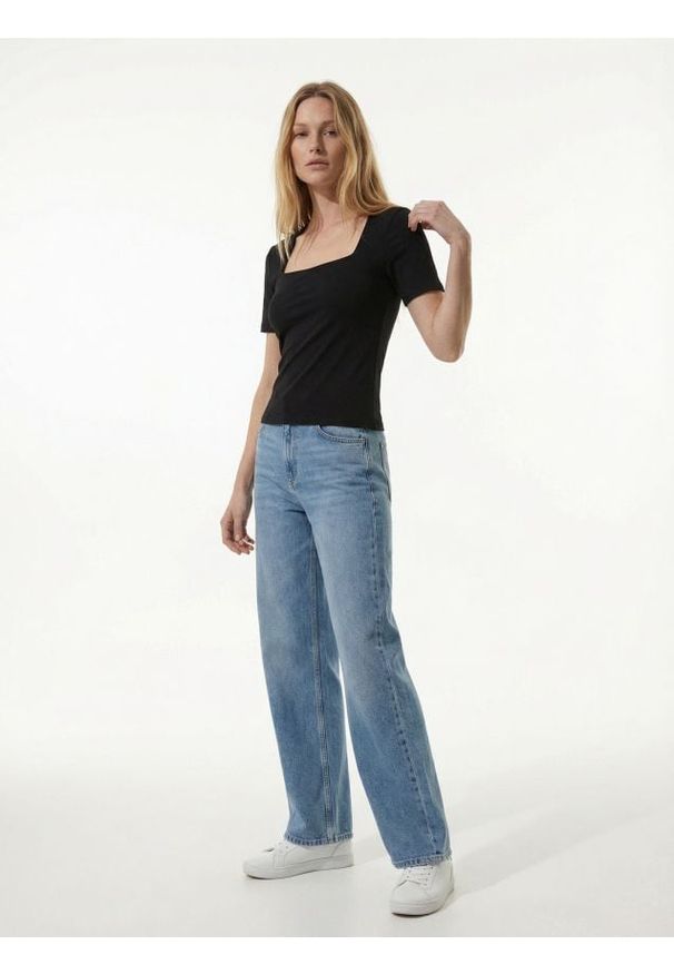 Sinsay - Koszulka z dekoltem karo - czarny. Typ kołnierza: dekolt w karo. Kolor: czarny