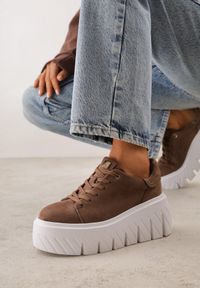Born2be - Ciemnobeżowe Sneakersy VICES na Grubej Tłoczonej Podeszwie Cheka. Okazja: na co dzień. Zapięcie: sznurówki. Kolor: beżowy. Materiał: jeans #8