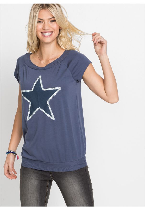 bonprix - Shirt z gwiazdą. Kolor: niebieski. Wzór: aplikacja