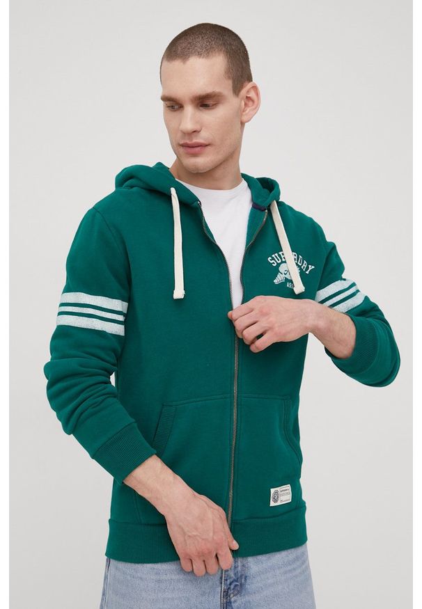 Superdry bluza męska kolor zielony z kapturem z nadrukiem. Okazja: na co dzień. Typ kołnierza: kaptur. Kolor: zielony. Wzór: nadruk. Styl: casual