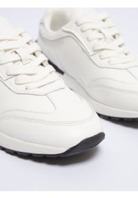 Big-Star - Sneakersy męskie ze skóry naturalnej białe NN174288 101. Kolor: biały. Materiał: skóra