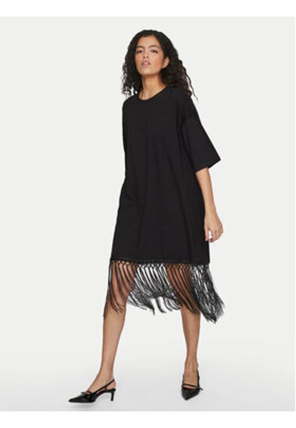 Vila Sukienka codzienna Kata 14101459 Czarny Oversize. Okazja: na co dzień. Kolor: czarny. Materiał: bawełna. Typ sukienki: proste, oversize. Styl: casual
