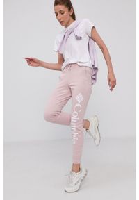 columbia - Columbia Spodnie damskie kolor różowy z nadrukiem. Kolor: różowy. Materiał: dzianina. Wzór: nadruk