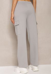 Renee - Szare Spodnie dresowe z Bawełny z Szerokimi Kieszeniami Cargo Tanelle. Okazja: na co dzień. Stan: podwyższony. Kolor: szary. Materiał: dresówka, bawełna. Styl: casual