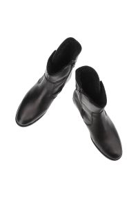 Czarne Botki Rieker Modne Obuwie Damskie. Okazja: na co dzień. Zapięcie: klamry. Kolor: czarny. Materiał: skóra, futro, syntetyk. Sezon: zima. Obcas: na obcasie. Styl: klasyczny, casual, elegancki. Wysokość obcasa: średni #6