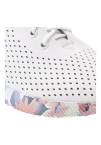 Półbuty damskie Artiker, skóra naturalna perforowana cholewka sznurowany fason lekka elastyczna podeszwa z kwiatowym motywem, białe, 58C0587. Zapięcie: sznurówki. Kolor: biały. Materiał: skóra. Szerokość cholewki: normalna. Wzór: kwiaty #5