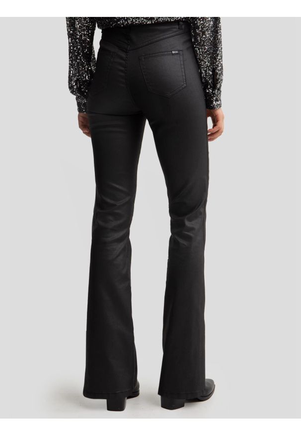 Big-Star - Jeansy damskie bootcut z rozcięciami woskowane czarne Blake 924. Okazja: na co dzień. Kolor: czarny. Styl: casual