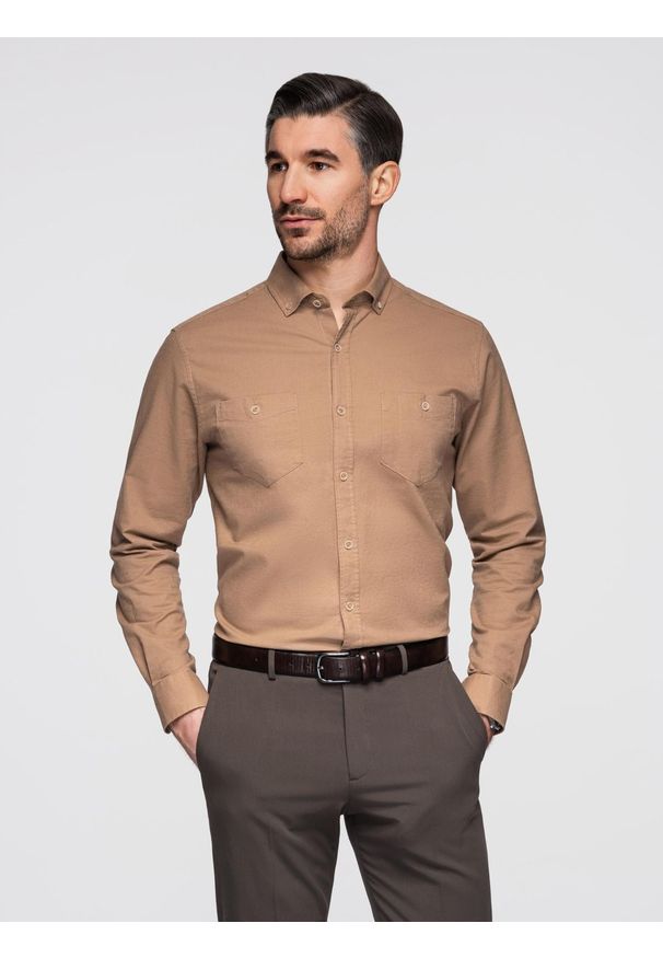 Ombre Clothing - Koszula męska lniana z klasycznym kołnierzykiem i kieszeniami REGULAR FIT – jasnobrązowa V7 - Rozmiar: M. Okazja: na co dzień. Typ kołnierza: kołnierzyk klasyczny. Kolor: brązowy. Materiał: len. Długość: długie. Wzór: aplikacja. Sezon: wiosna, lato. Styl: klasyczny