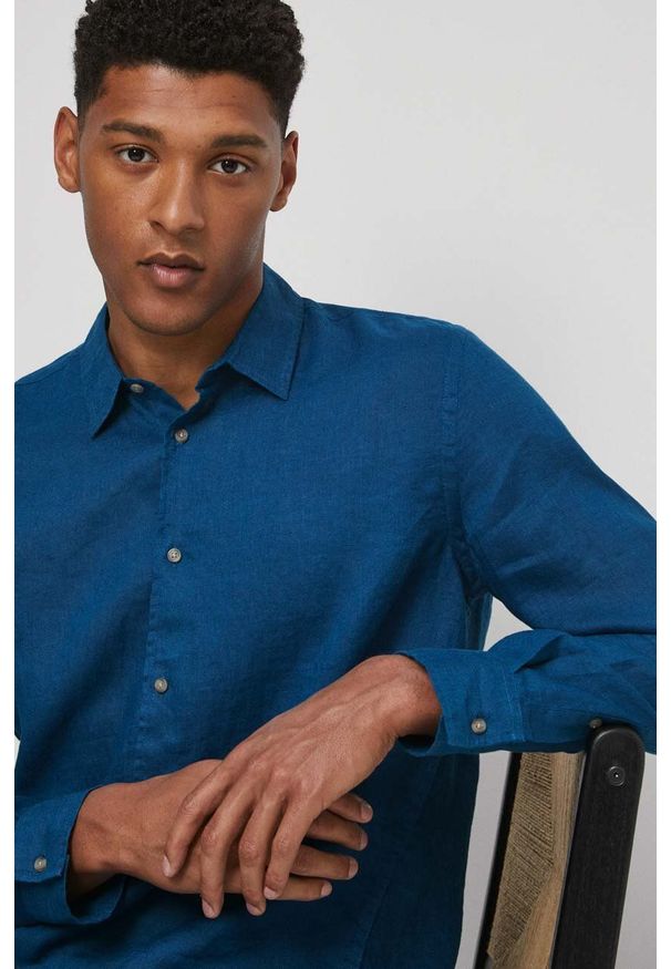 medicine - Medicine koszula lniana męska kolor zielony regular z kołnierzykiem klasycznym. Typ kołnierza: kołnierzyk klasyczny. Kolor: zielony. Materiał: len. Długość rękawa: długi rękaw. Długość: długie. Wzór: gładki. Styl: klasyczny