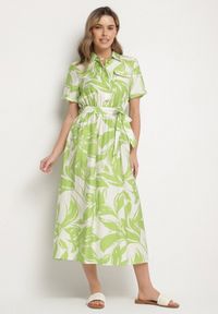 Born2be - Zielona Wiskozowa Sukienka o Koszulowym Kroju z Wiązanym Paskiem Uloanna. Okazja: na co dzień. Kolor: zielony. Materiał: wiskoza. Długość rękawa: krótki rękaw. Wzór: aplikacja. Typ sukienki: koszulowe. Styl: klasyczny, casual, elegancki #1