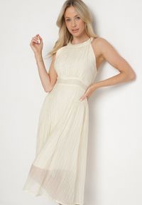 Born2be - Jasnobeżowa Rozkloszowana Sukienka z Tłoczonej Tkaniny z Wiązaniem z Tyłu Nimioretta. Okazja: na ślub cywilny, na imprezę, na wesele. Kolor: beżowy. Materiał: tkanina. Wzór: aplikacja. Typ sukienki: rozkloszowane. Styl: elegancki #1