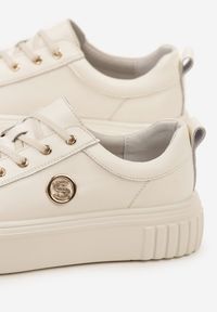 Born2be - Beżowe Skórzane Sneakersy na Grubej Podeszwie z Metaliczną Aplikacją Dolarisa. Okazja: na co dzień. Kolor: beżowy. Materiał: skóra. Wzór: aplikacja #3