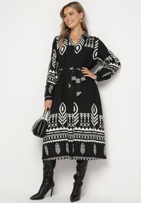 Born2be - Czarna Sukienka Koszulowa w Etno Wzór z Paskiem Avierira. Okazja: na co dzień. Kolor: czarny. Materiał: materiał, wiskoza. Typ sukienki: koszulowe. Styl: etno #7