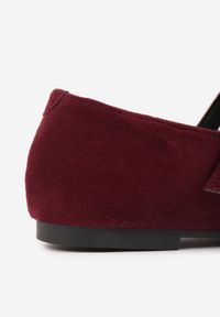 Born2be - Bordowe Balerinki na Płaskiej Podeszwie Ozdobione Paskami Zinrosa. Okazja: na co dzień. Zapięcie: pasek. Kolor: czerwony. Materiał: jeans, bawełna. Wzór: aplikacja. Obcas: na płaskiej podeszwie. Styl: wizytowy, casual, elegancki #9