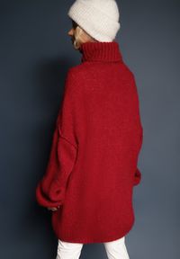 Renee - Bordowy Golf o Kroju Oversize z Wełną i Moherem Temirali. Okazja: na co dzień. Typ kołnierza: golf. Kolor: czerwony. Materiał: moher, wełna. Styl: elegancki, casual #4