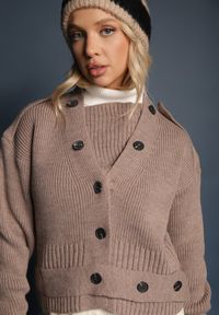 Renee - Ciemnobeżowy Klasyczny Kardigan z Ozdobnym Paskiem z Guzikami w Talii Tilika. Okazja: na co dzień. Kolor: beżowy. Materiał: jeans. Sezon: lato, wiosna. Styl: klasyczny #3