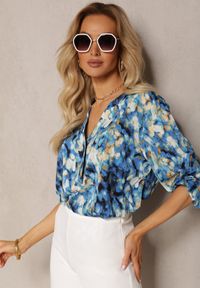 Renee - Niebiesko-Granatowa Bluzka z Guzikami Przy Dekolcie i Bufiastymi Rękawami Terrida. Okazja: na co dzień. Kolor: niebieski. Materiał: jeans. Styl: klasyczny, casual, elegancki