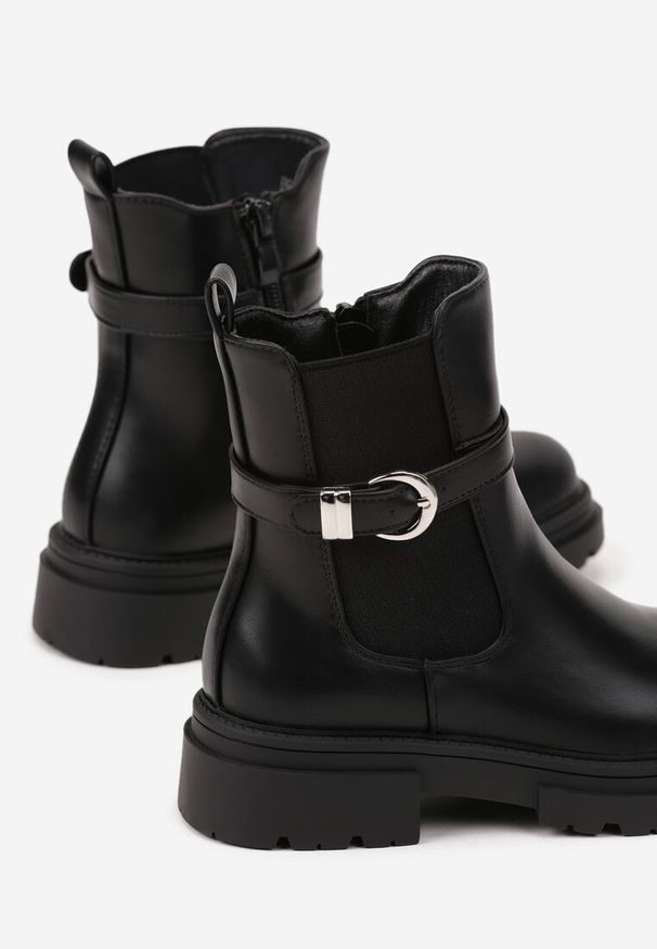 Born2be - Czarne Botki Typu Sztyblety Ozdobione Klamrą Rallavie. Zapięcie: klamry. Kolor: czarny. Materiał: jeans. Wzór: aplikacja. Sezon: zima. Styl: elegancki
